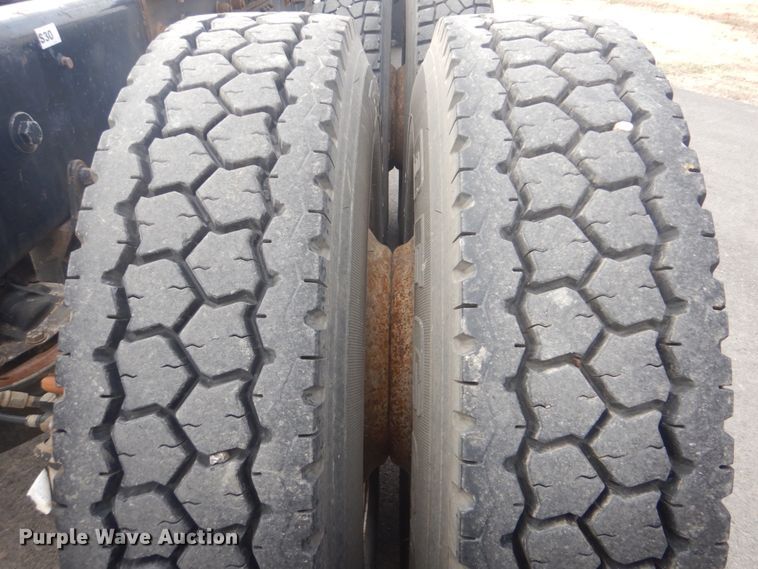 image for item GF9016 2001 Mack RD688S truck chassis