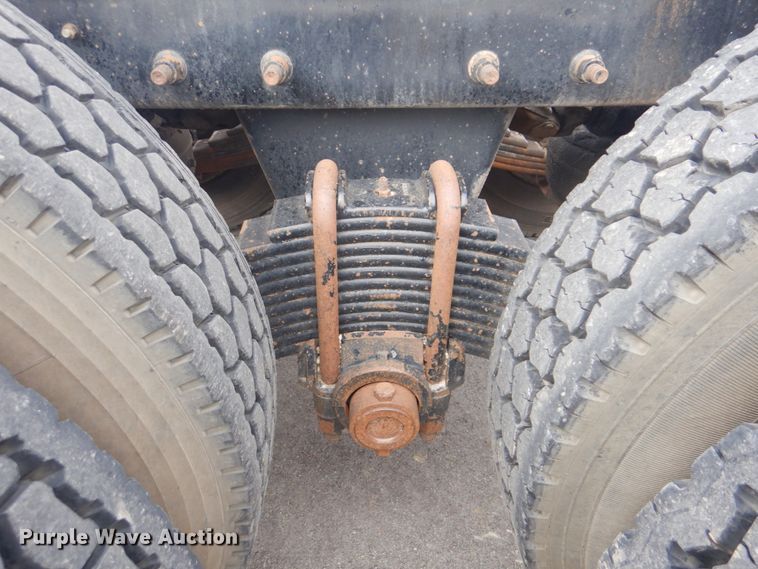 image for item GF9016 2001 Mack RD688S truck chassis