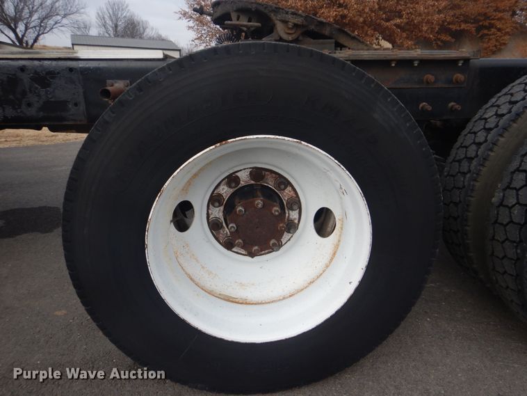 image for item GF9016 2001 Mack RD688S truck chassis