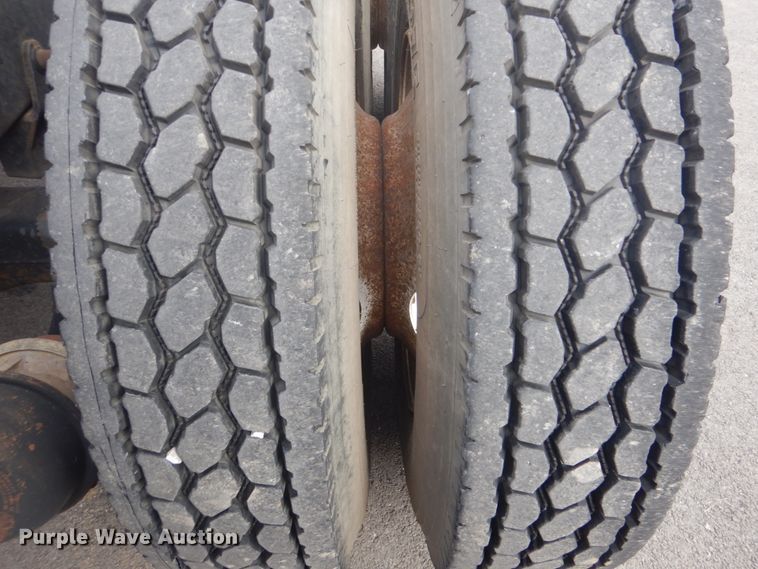 image for item GF9016 2001 Mack RD688S truck chassis