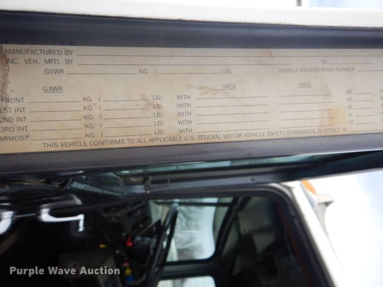 image for item GF9016 2001 Mack RD688S truck chassis