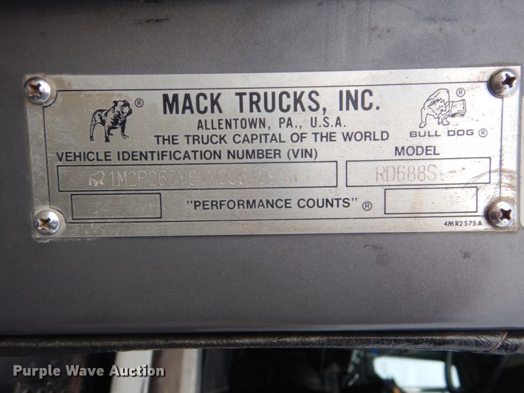 image for item GF9016 2001 Mack RD688S truck chassis