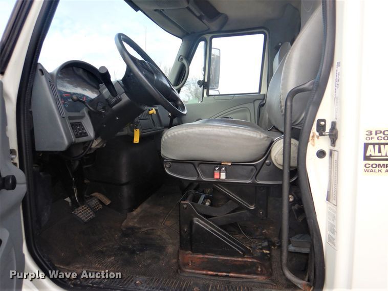 image for item GF9018 2004 International 4300 propane truck