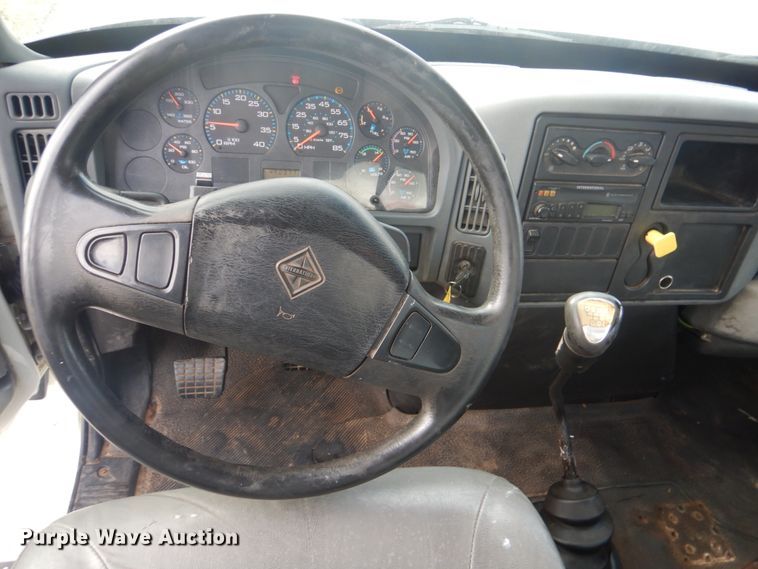 image for item GF9018 2004 International 4300 propane truck