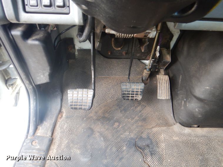 image for item GF9018 2004 International 4300 propane truck