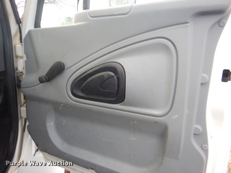 image for item GF9018 2004 International 4300 propane truck