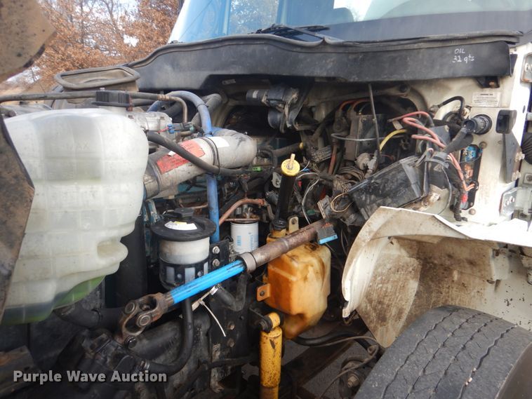 image for item GF9018 2004 International 4300 propane truck