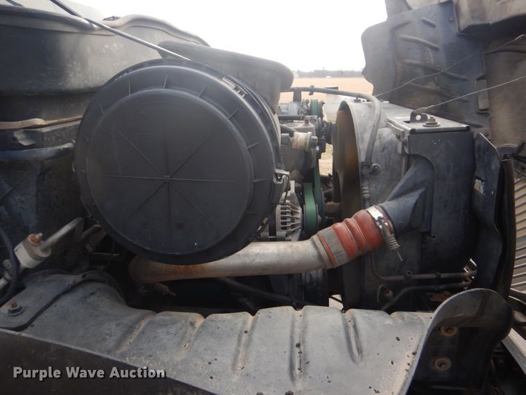 image for item GF9018 2004 International 4300 propane truck