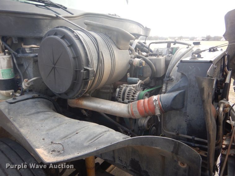 image for item GF9018 2004 International 4300 propane truck