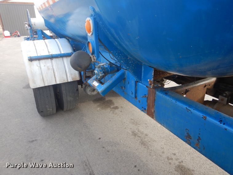 image for item GF9018 2004 International 4300 propane truck