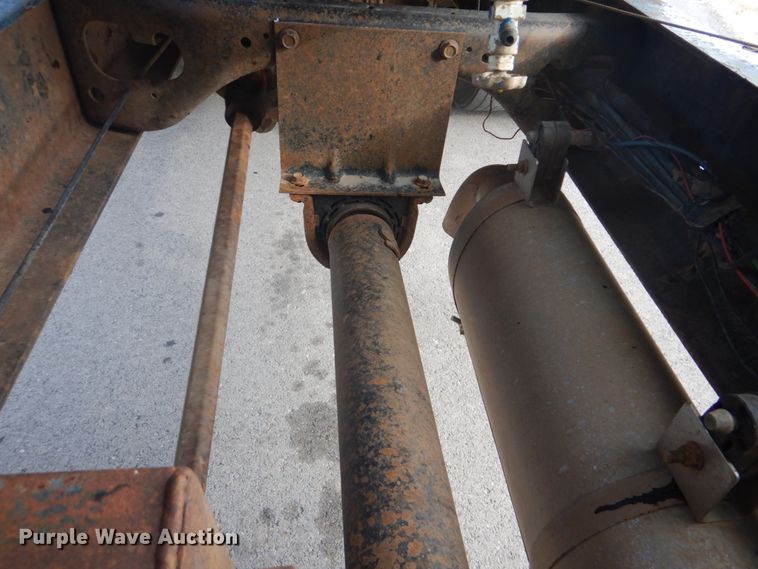 image for item GF9018 2004 International 4300 propane truck