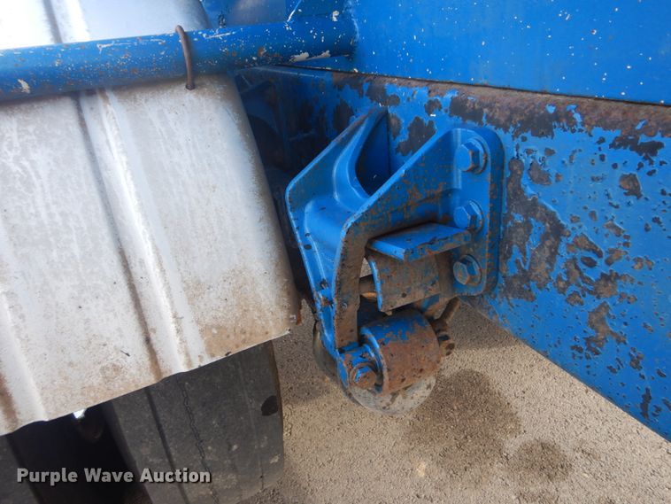 image for item GF9018 2004 International 4300 propane truck