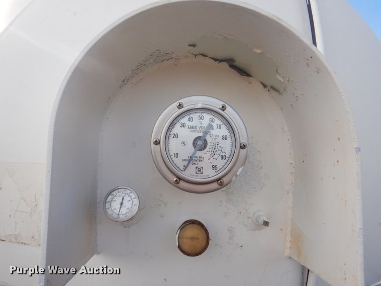 image for item GF9018 2004 International 4300 propane truck