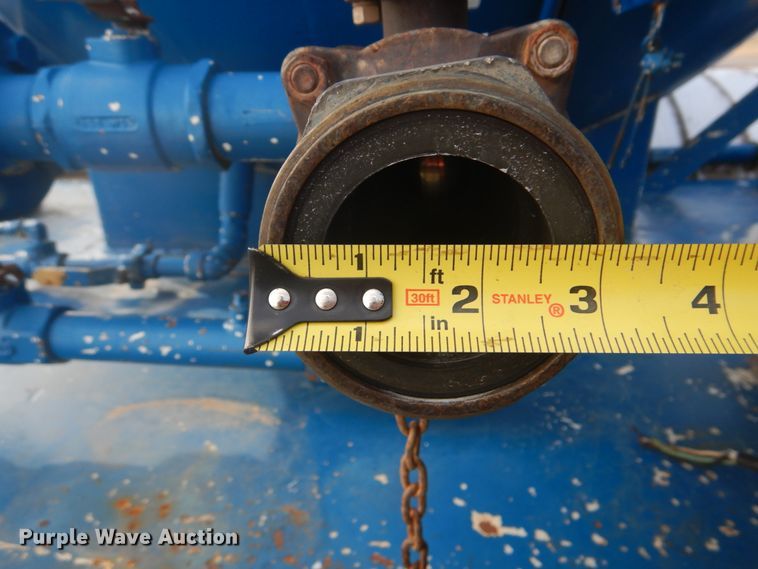 image for item GF9018 2004 International 4300 propane truck