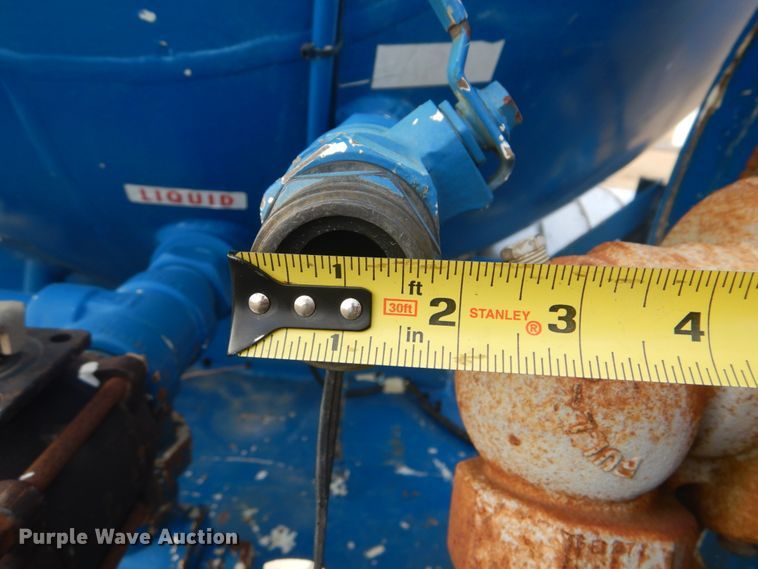 image for item GF9018 2004 International 4300 propane truck