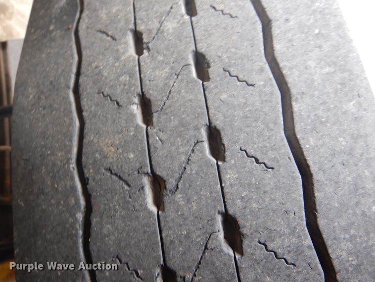 image for item GF9018 2004 International 4300 propane truck