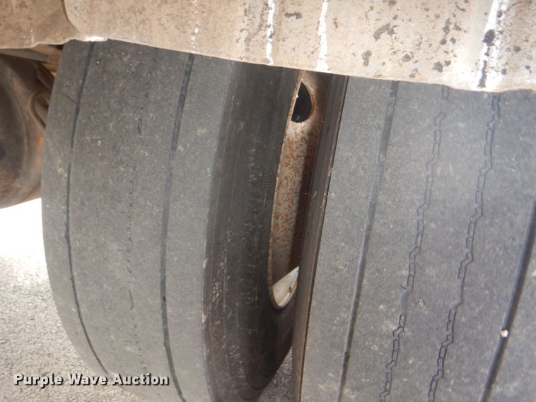 image for item GF9018 2004 International 4300 propane truck