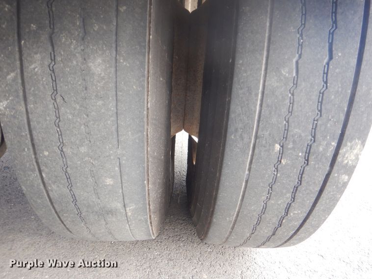 image for item GF9018 2004 International 4300 propane truck