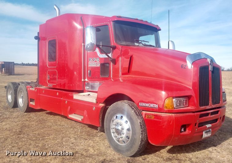 image for item H1247 2006 Kenworth T600 semi truck