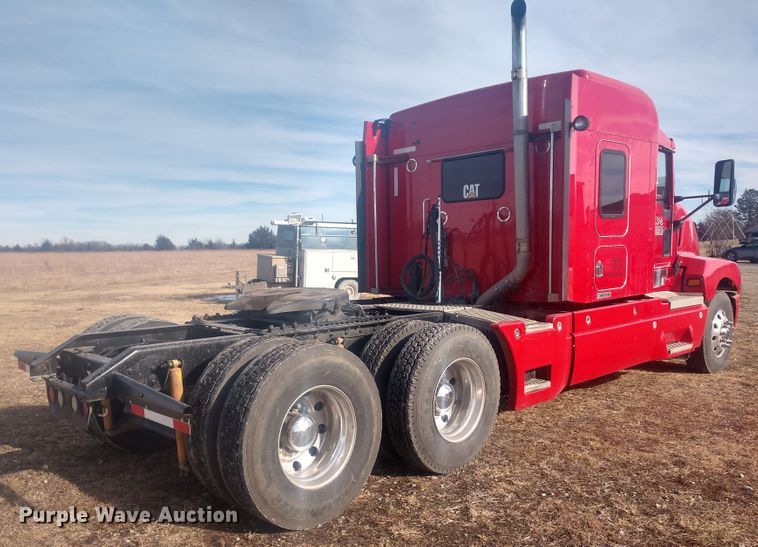 image for item H1247 2006 Kenworth T600 semi truck