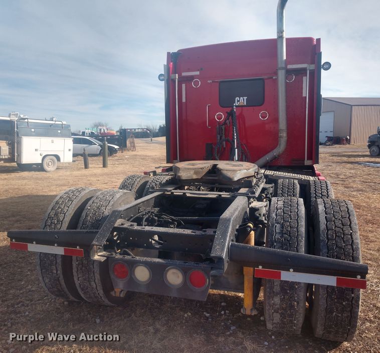 image for item H1247 2006 Kenworth T600 semi truck