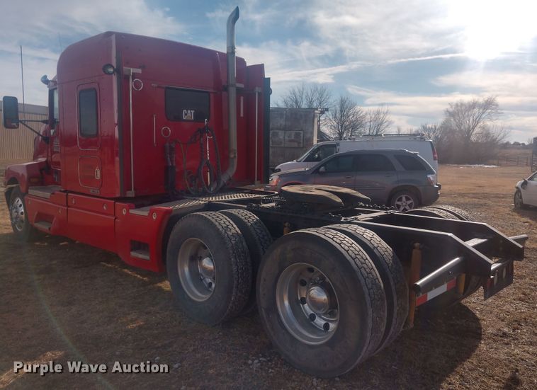 image for item H1247 2006 Kenworth T600 semi truck