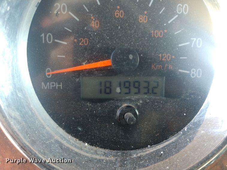 image for item H1247 2006 Kenworth T600 semi truck