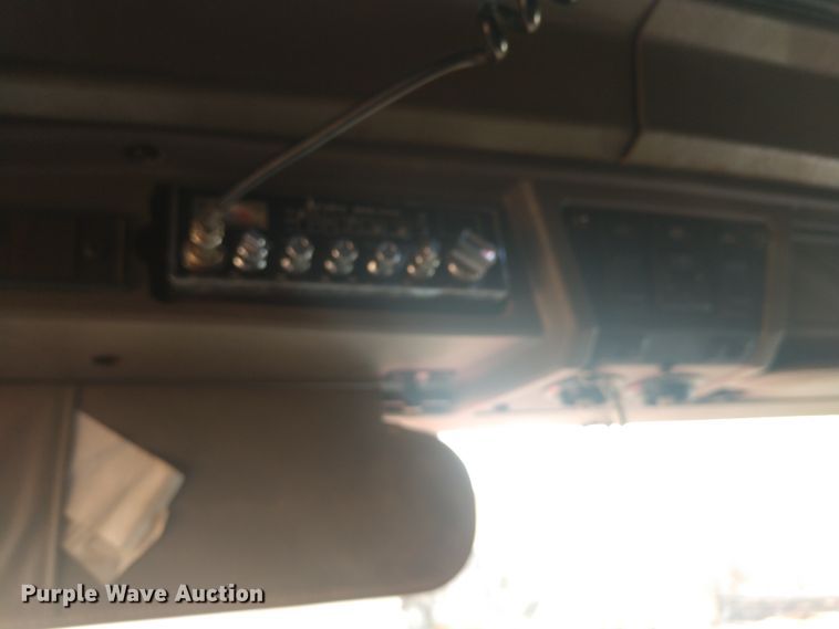 image for item H1247 2006 Kenworth T600 semi truck