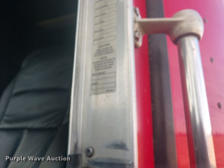 image for item H1247 2006 Kenworth T600 semi truck