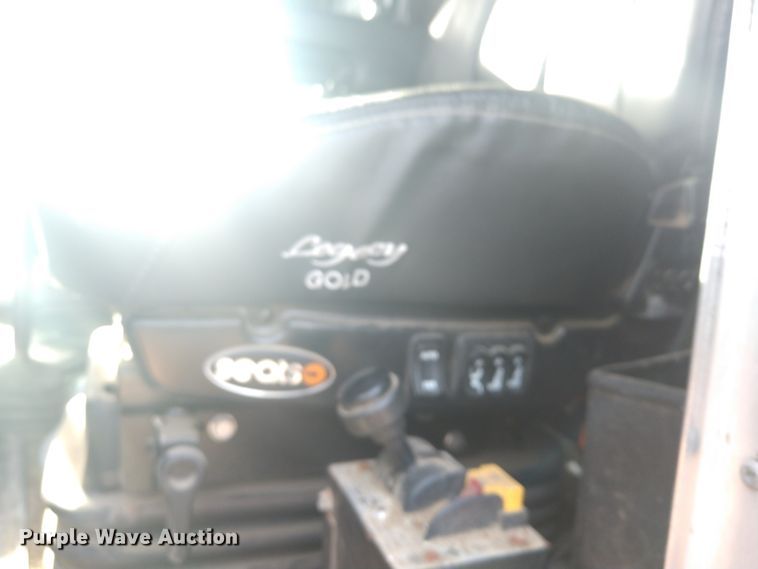 image for item H1247 2006 Kenworth T600 semi truck