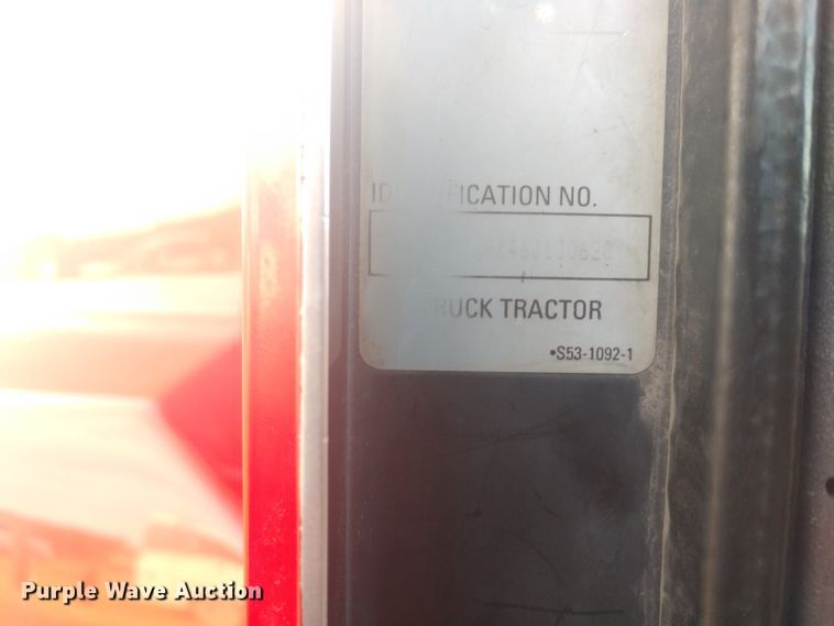 image for item H1247 2006 Kenworth T600 semi truck