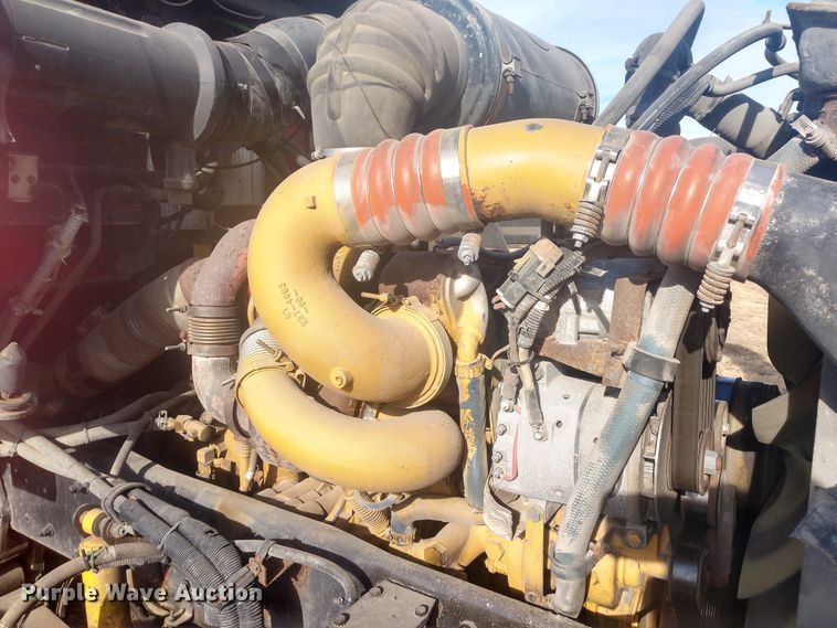 image for item H1247 2006 Kenworth T600 semi truck