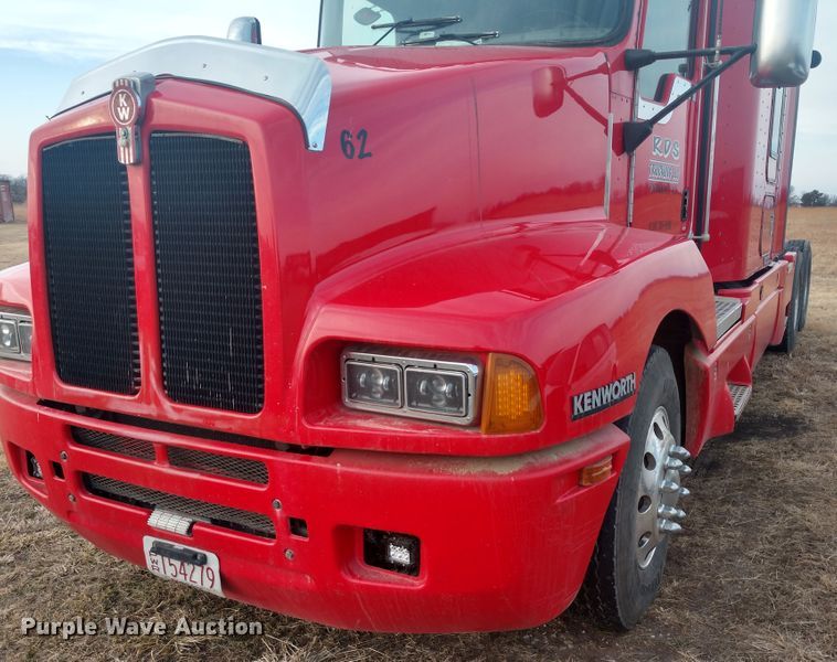 image for item H1247 2006 Kenworth T600 semi truck