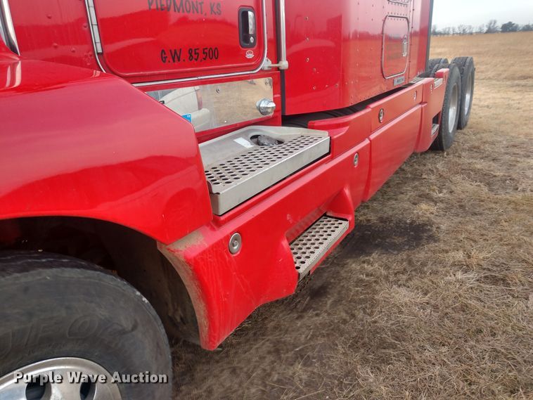 image for item H1247 2006 Kenworth T600 semi truck