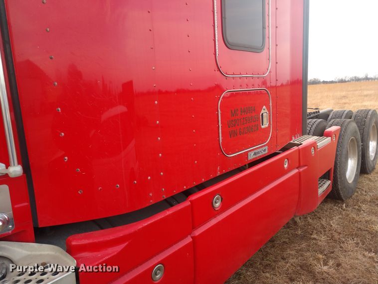 image for item H1247 2006 Kenworth T600 semi truck