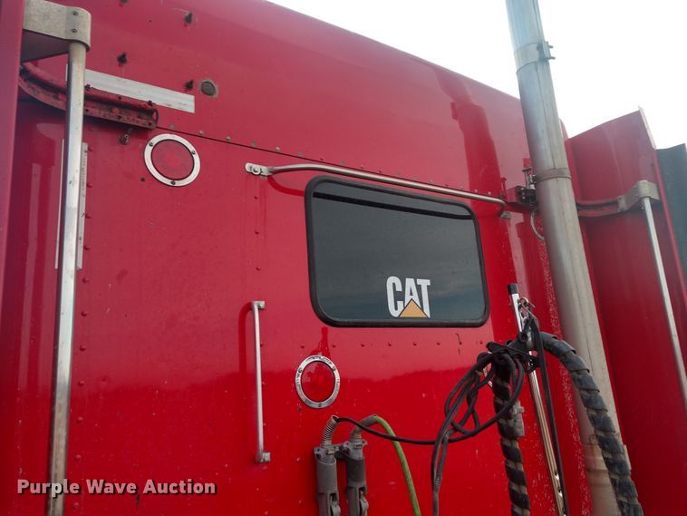 image for item H1247 2006 Kenworth T600 semi truck