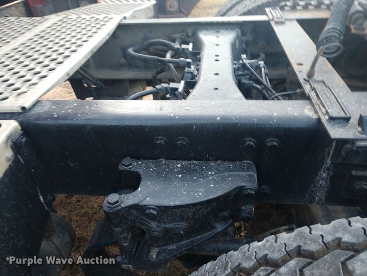 image for item H1247 2006 Kenworth T600 semi truck