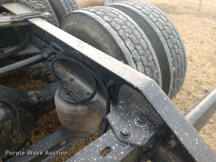 image for item H1247 2006 Kenworth T600 semi truck