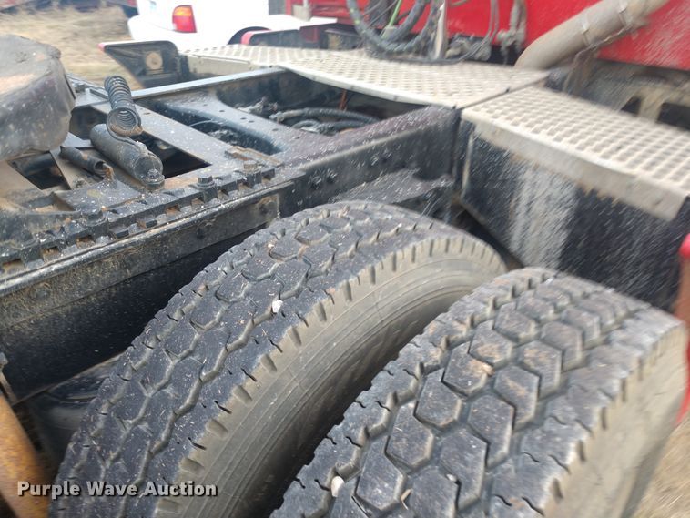 image for item H1247 2006 Kenworth T600 semi truck