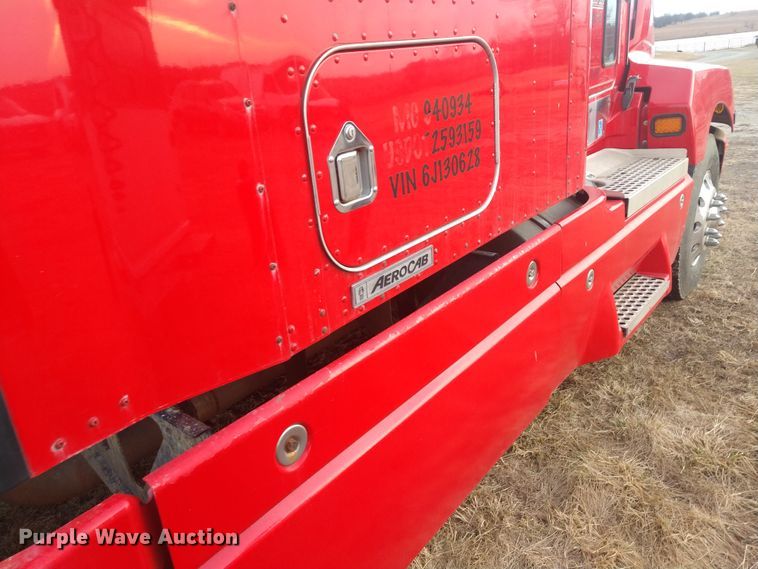 image for item H1247 2006 Kenworth T600 semi truck