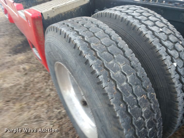 image for item H1247 2006 Kenworth T600 semi truck