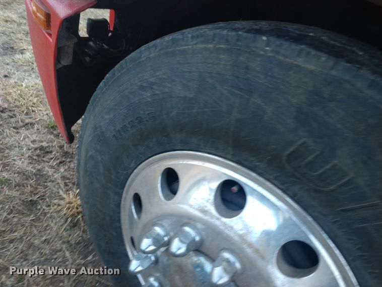 image for item H1247 2006 Kenworth T600 semi truck