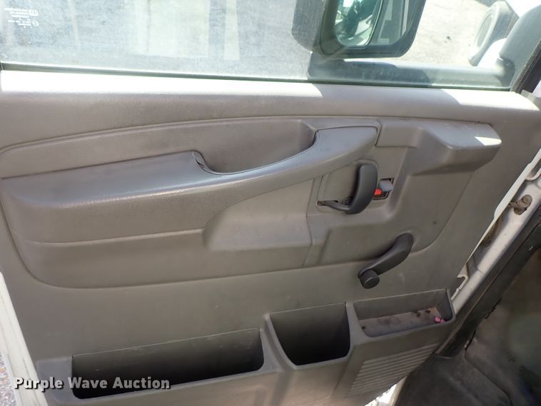 image for item DB7642 2008 GMC Savana box truck