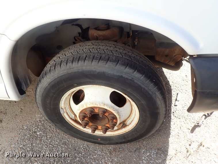 image for item DB7642 2008 GMC Savana box truck