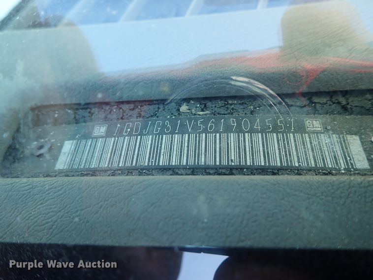 image for item DB7650 2006 GMC Savana box truck