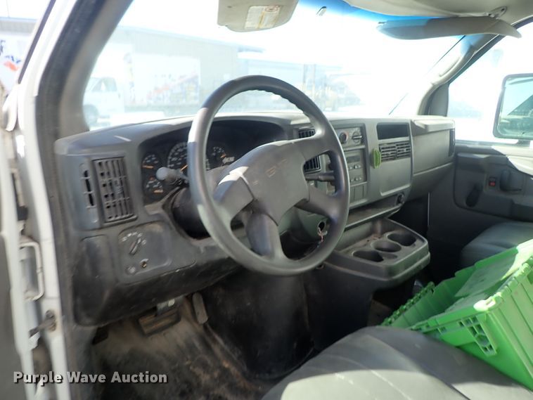 image for item DB7650 2006 GMC Savana box truck