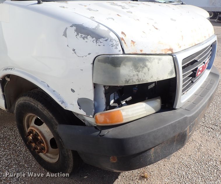 image for item DB7650 2006 GMC Savana box truck