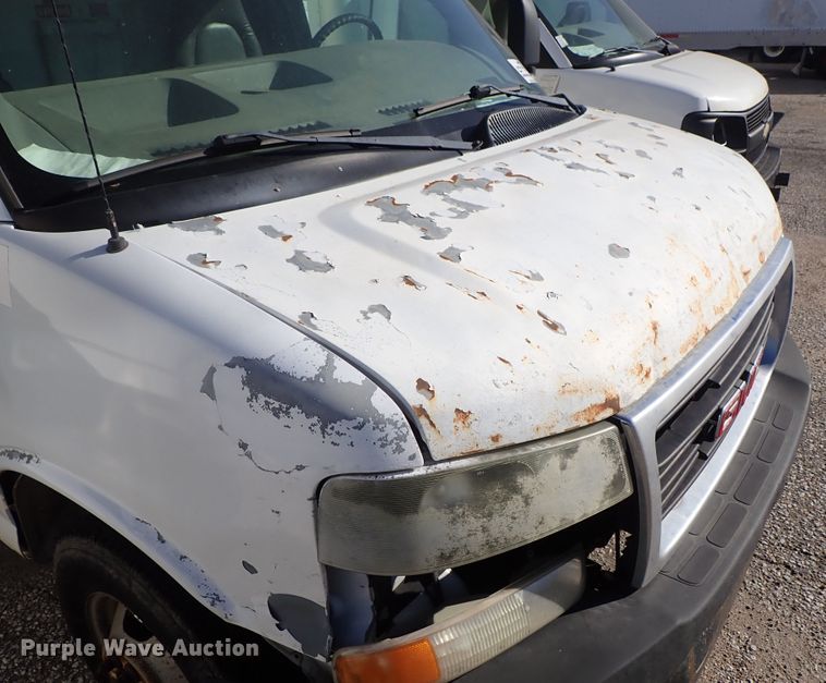 image for item DB7650 2006 GMC Savana box truck