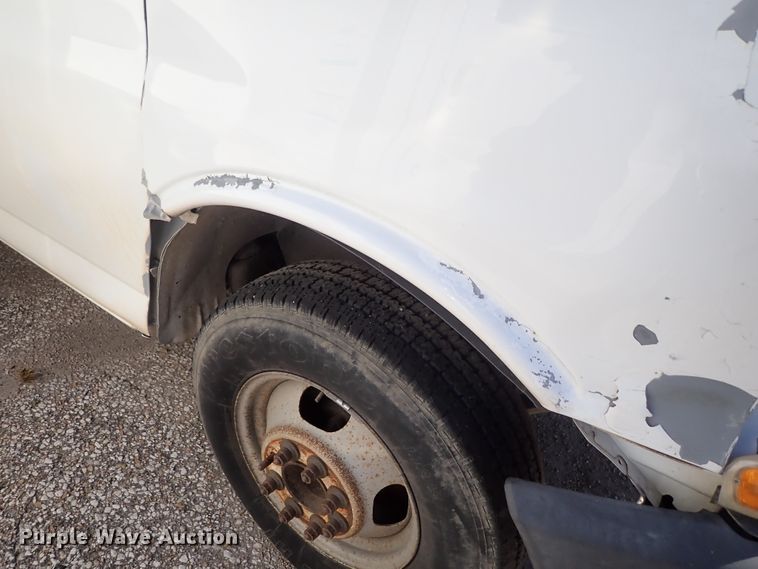 image for item DB7650 2006 GMC Savana box truck