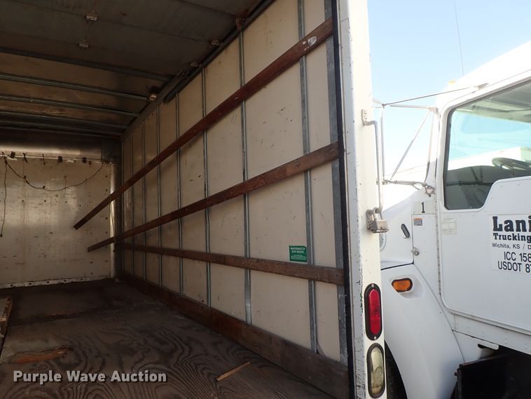 image for item DB7650 2006 GMC Savana box truck